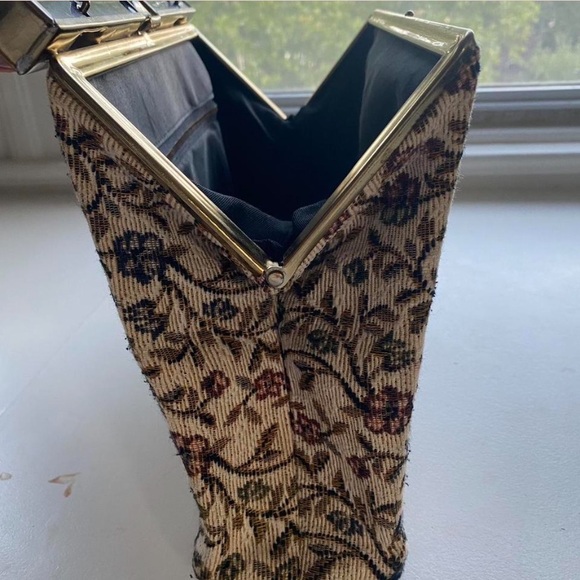 Vintage Beige Tapestry Bag with Kiss Lock - Picture 4 of 5